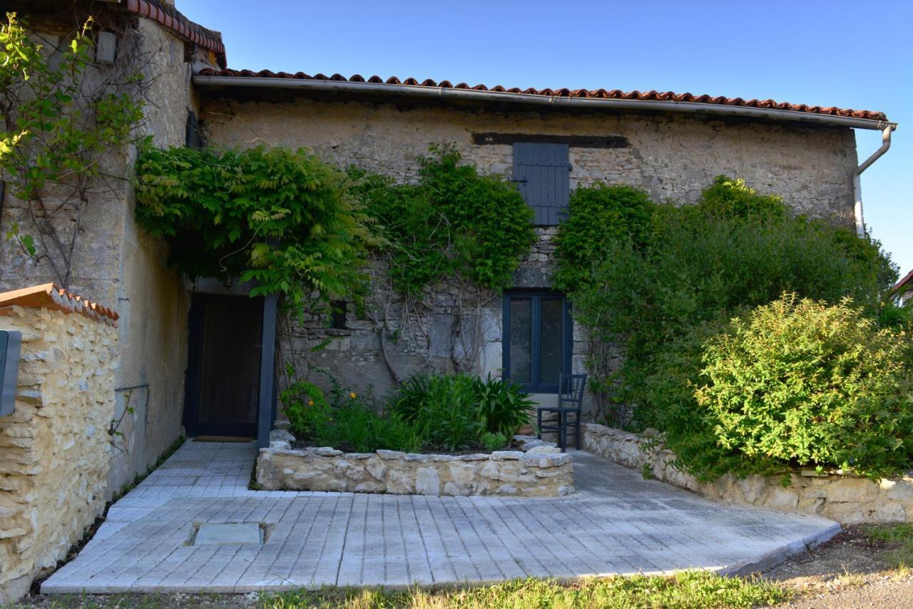 Chez Pique-Fesse Chambre D'Hote Saint-Martin-L'ars Luaran gambar
