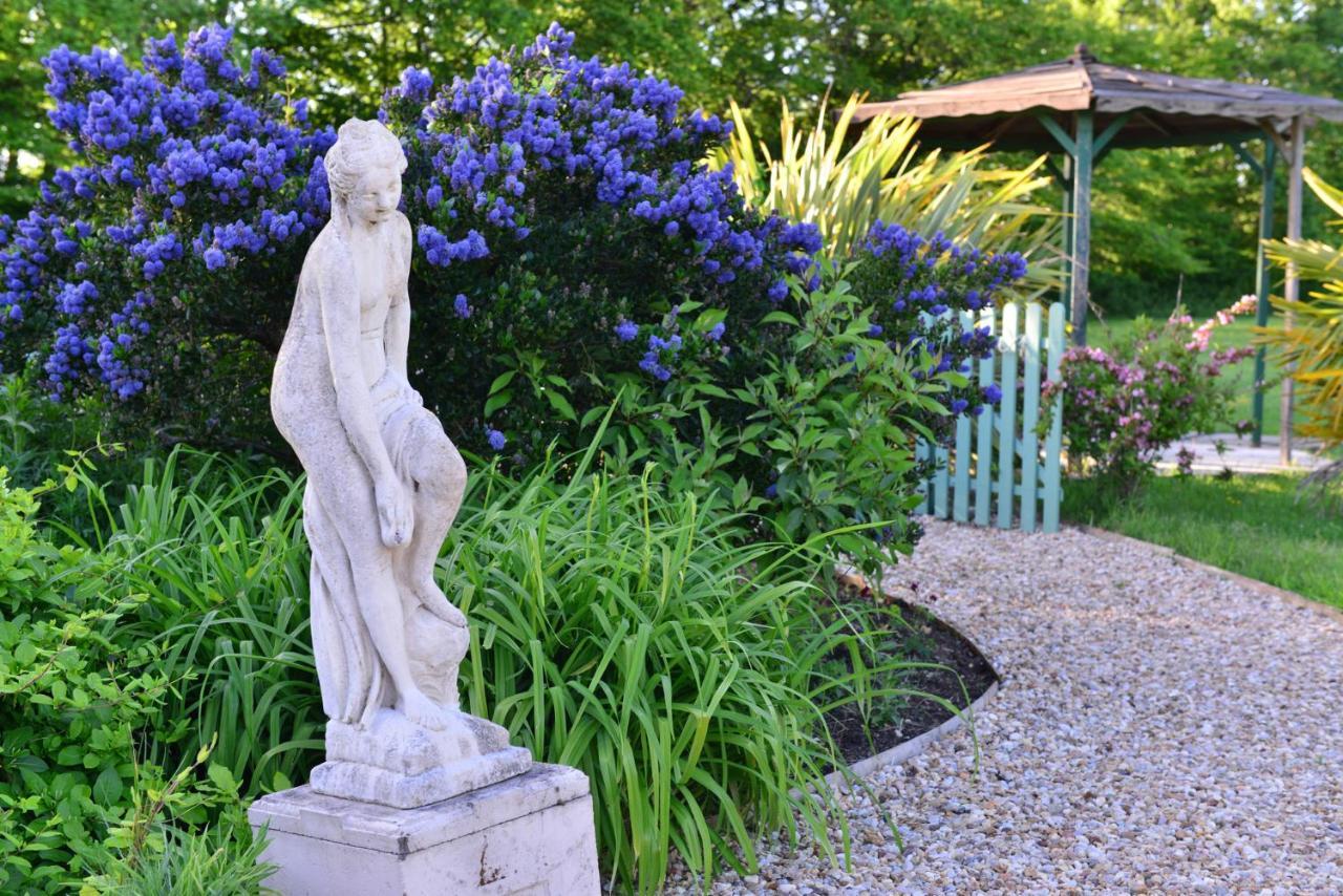 Chez Pique-Fesse Chambre D'Hote Saint-Martin-L'ars Luaran gambar